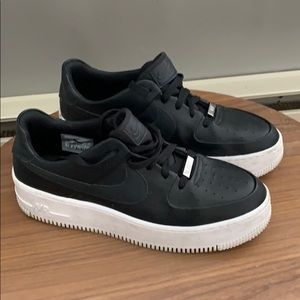 WOMEN'S NIKE AIR FORCE 1 SAGE XX LOW CASUAL SHOES